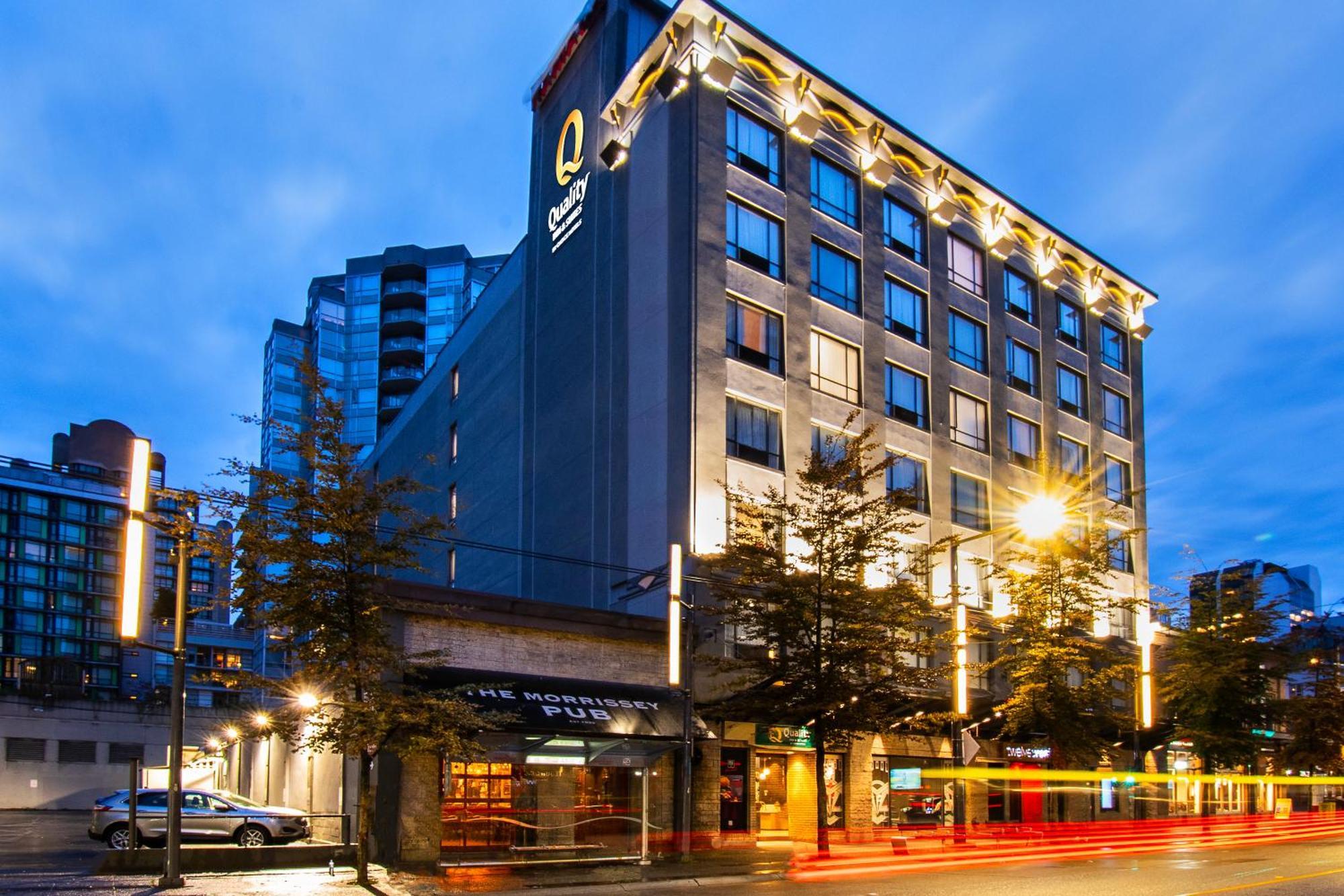 Quality Inn & Suites (Adults Only) Vancouver Bagian luar foto