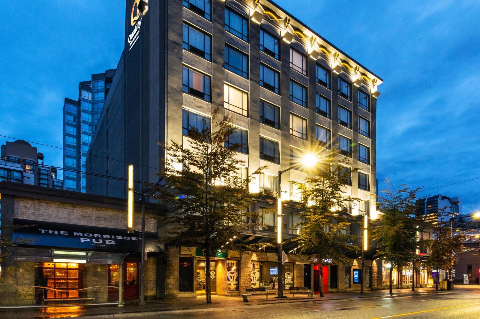 Quality Inn & Suites (Adults Only) Vancouver Bagian luar foto
