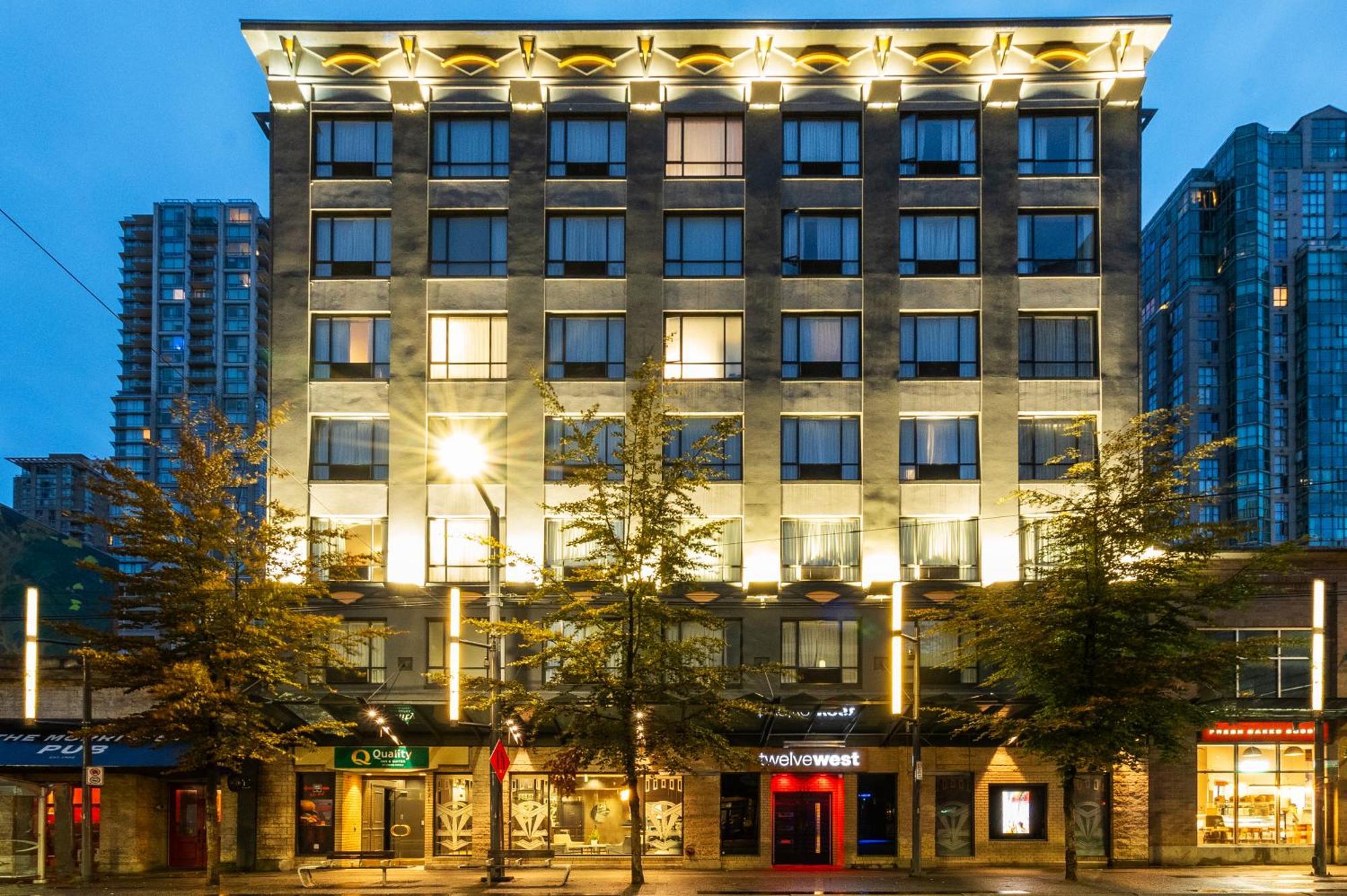 Quality Inn & Suites (Adults Only) Vancouver Bagian luar foto