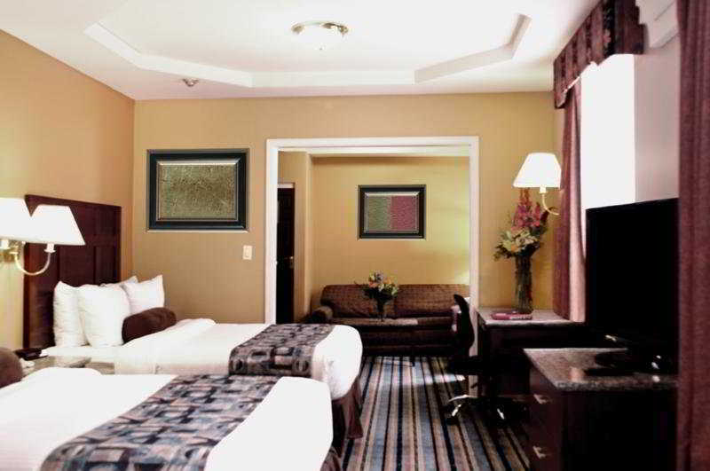 Quality Inn & Suites (Adults Only) Vancouver Bagian luar foto