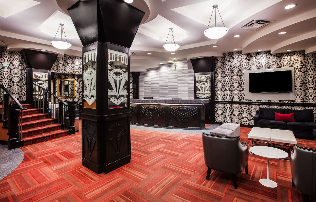 Quality Inn & Suites (Adults Only) Vancouver Bagian luar foto